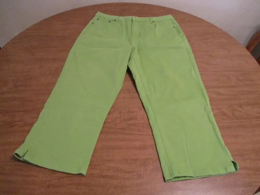 COLDWATER CREEK GREEN ZIP UP CAPRI PANTS SIZE 14